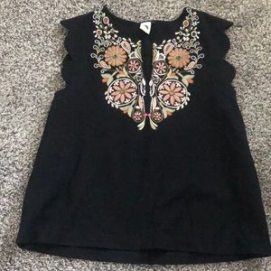 Anthropologie Akemi & Kin small black top scallop sleeves